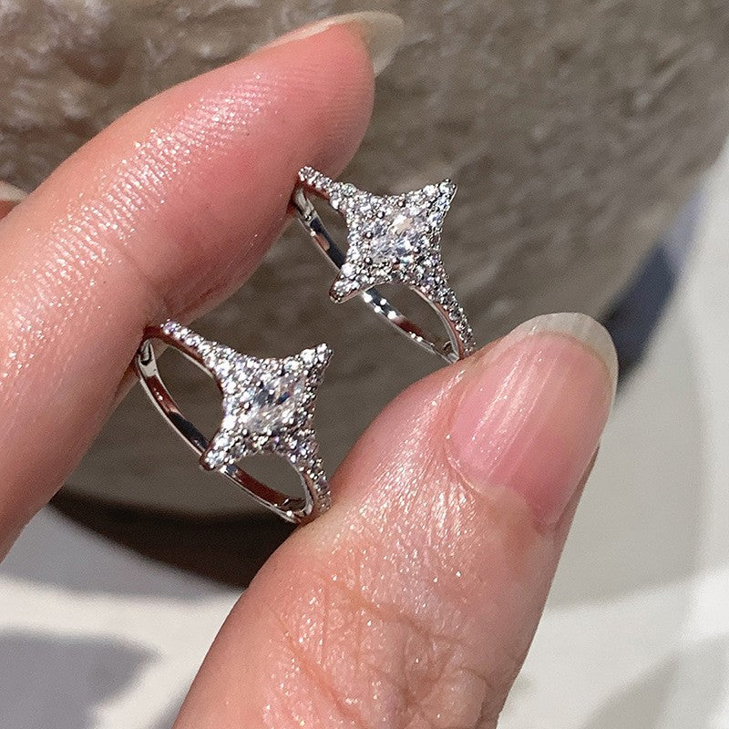 Pendientes de Flores Geométricas con Incrustaciones de Diamantes de Imitación en Cobre Bañado y Postes de Acero Inoxidable para Mujer, Joyería de Oreja de Lujo Minimalista y de Moda para el Día a Día