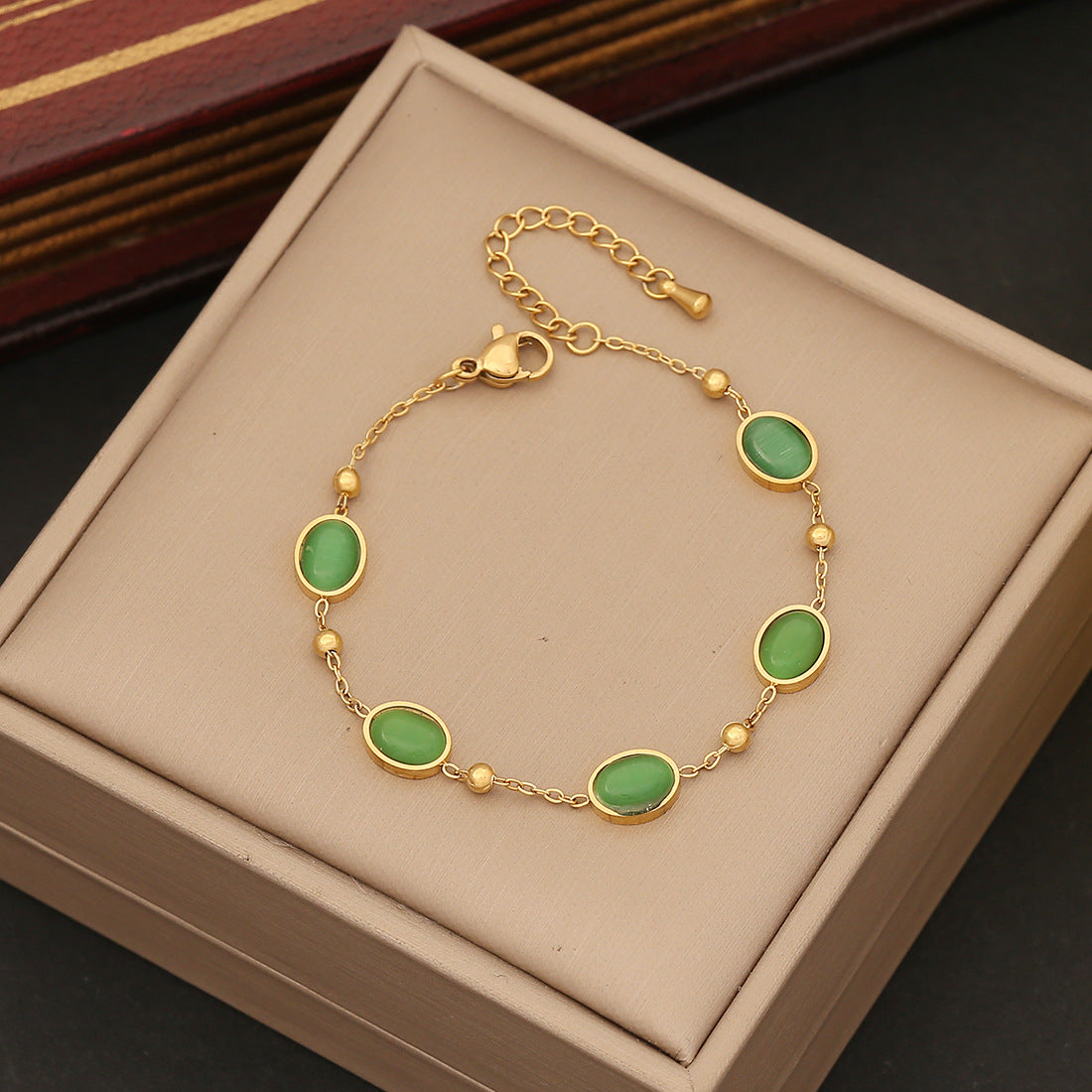 Juego de collar con colgante de esmeralda verde oliva geométrico y a la moda, de acero inoxidable con colgante de acero de titanio galvanizado y cadena para la clavícula para mujer