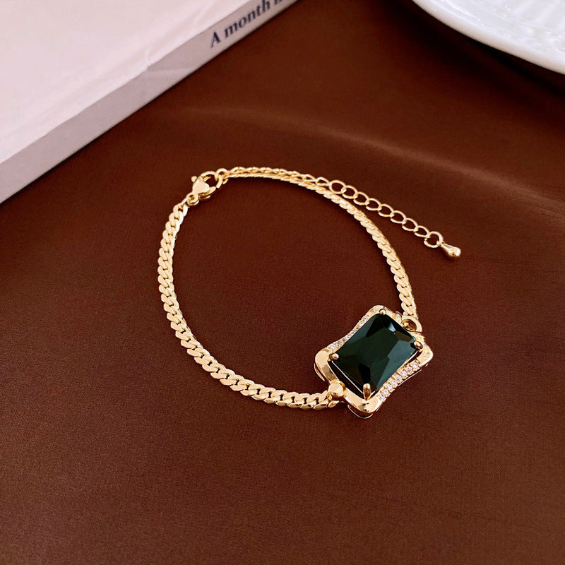 Elegant Heart-Shaped Gold-Plated Zirconia Bracelet for Women with Delicate Luxury Aesthetic