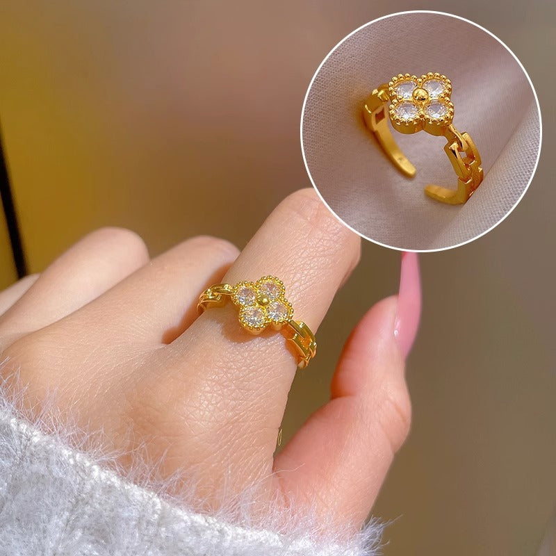 Anello da donna minimalista con fiore a quadrifoglio con intarsio di zirconi e fascia in rame galvanizzato