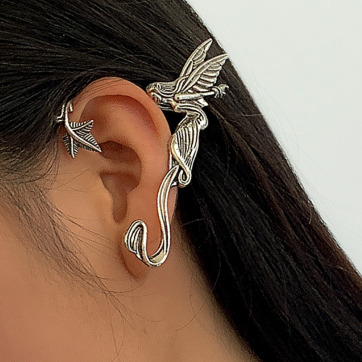 Pendientes de tuerca de alas de ángel y demonio estilo vintage en aleación con acabado chapado para mujer
