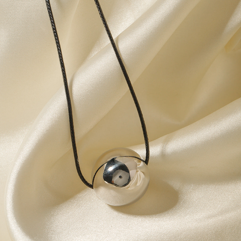 Collana pendente in acciaio inossidabile geometrica minimalista con cordino e ciondolo a sfera in acciaio al titanio placcato da donna