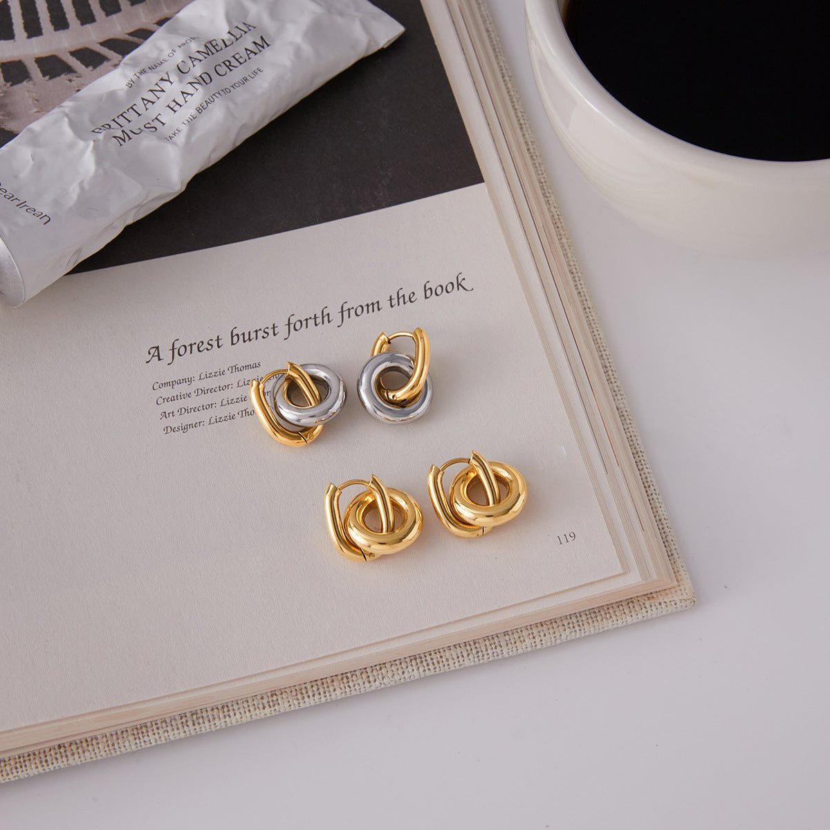 Orecchini a doppio anello geometrici minimalisti in acciaio al titanio placcato per donna