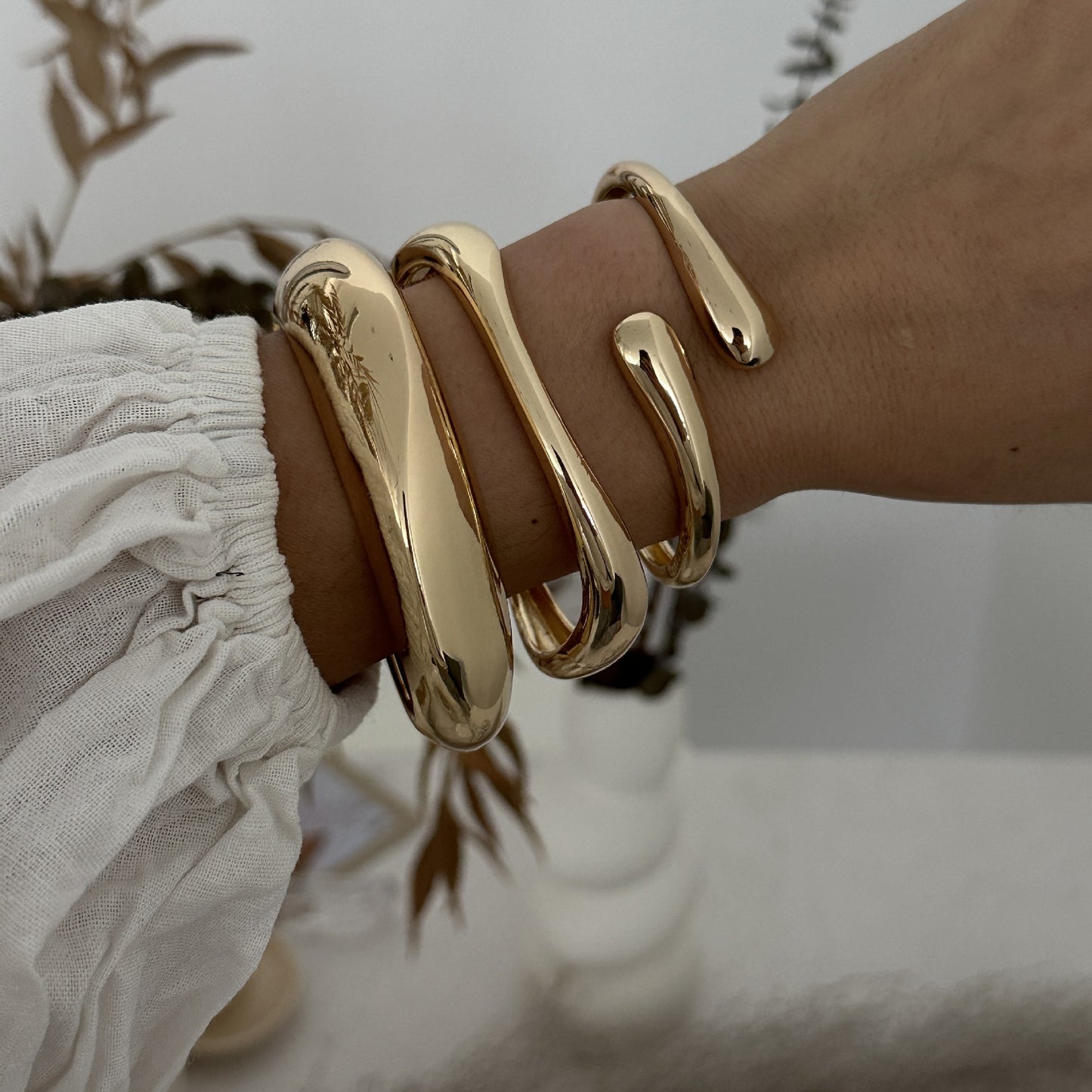 Bracciale da donna a polsino placcato in metallo a goccia geometrica di tendenza