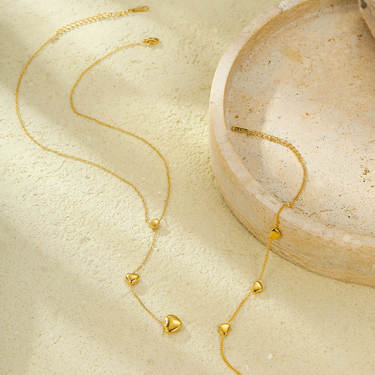 Collar con Colgante de Acero Inoxidable en Forma de Corazón a la Moda con Detalle de Borla, Acabado Bañado en Oro de 18K, para Mujer