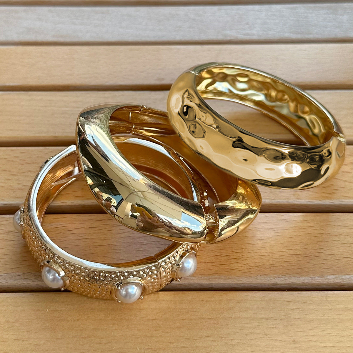 Bracciale a Polsino Irregolare Geometrico Stile Hip Hop con Perle Imitazione e Metallo Placcato