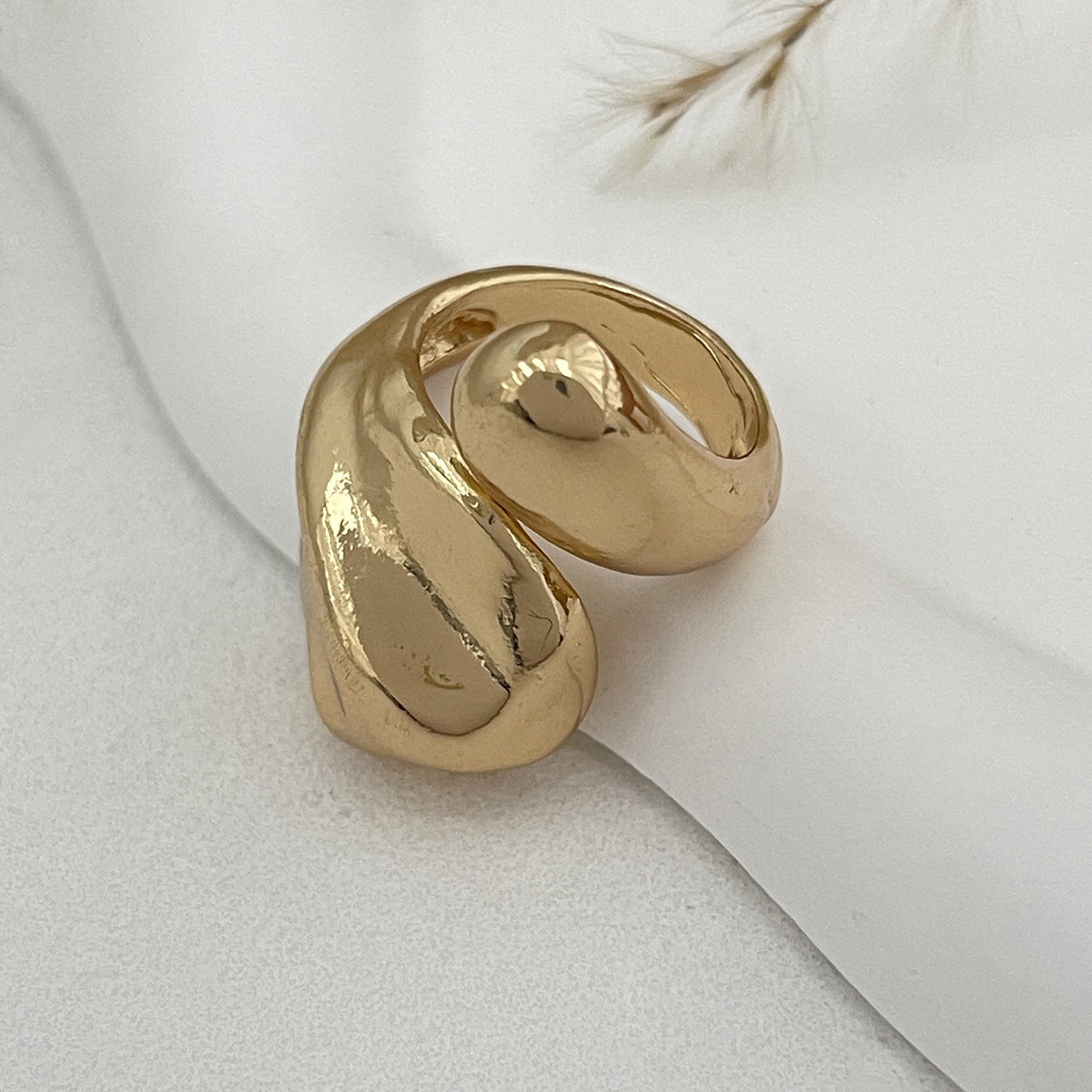 Minimalist Geometric Zinc Alloy Plated Ring for Women