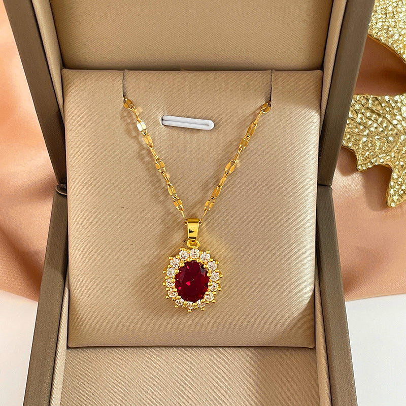 Collana da donna a forma di farfalla, in acciaio al titanio con finitura placcata e catena ondulata, dal design minimalista