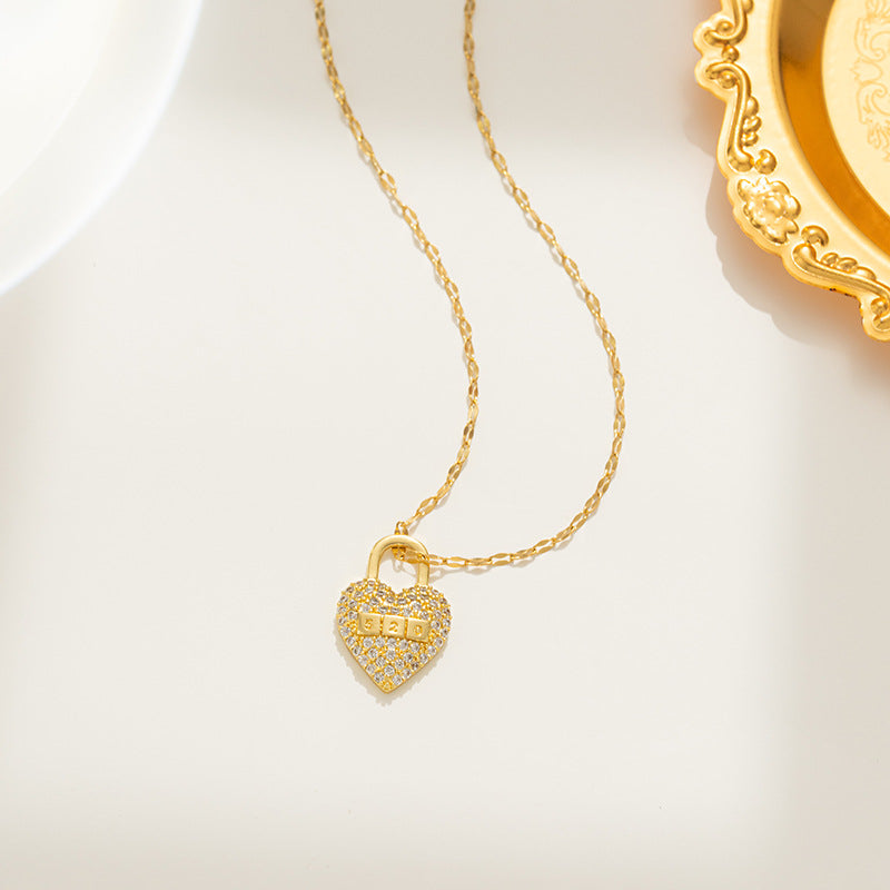 Luxury Titanium Steel Heart-Shaped Pendant Necklace for Women with Gold Inlay and Wavy Chain