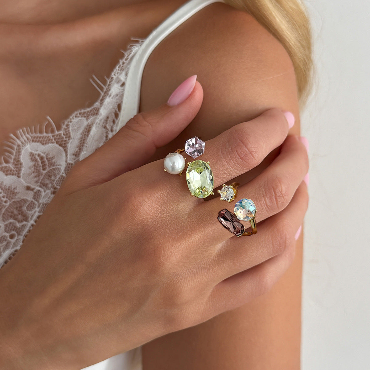 Luxury Elegant Geometric Oval Zinc Alloy Plated Ring with Cubic Zirconia and Pearl Inlay for Women