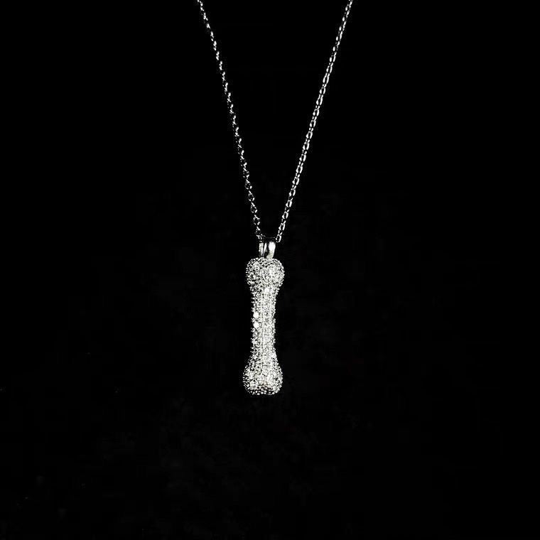 Collana pendente minimalista floreale irregolare per donne e uomini in acciaio al titanio con ciondolo in rame placcato oro su catena a O
