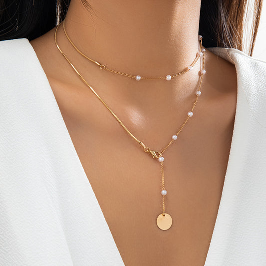 Collar con colgante minimalista de estrella geométrica y perla de imitación chapado en metal con cadena de cable para mujer