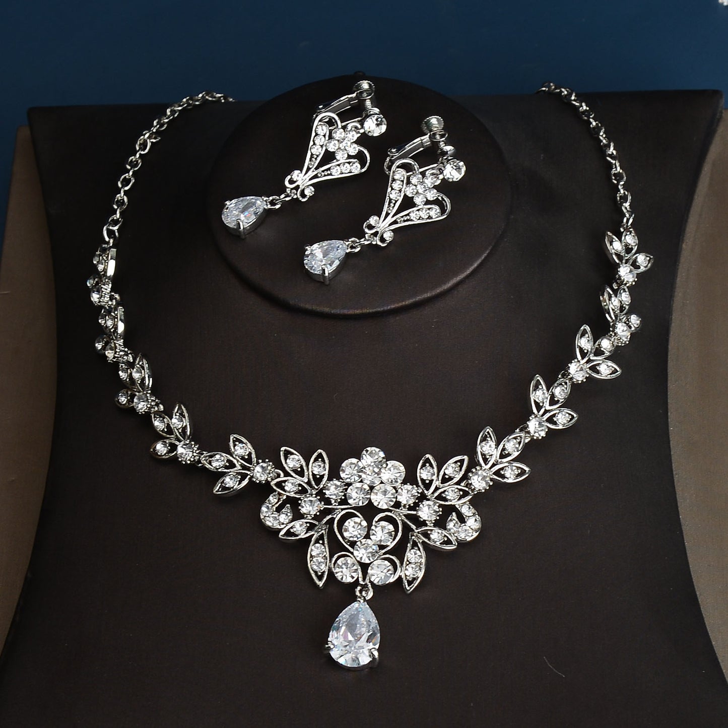 Sweet Elegant Leaf Shape Alloy Plated Necklace with Cubic Zirconia and Gemstone Pendant for Women