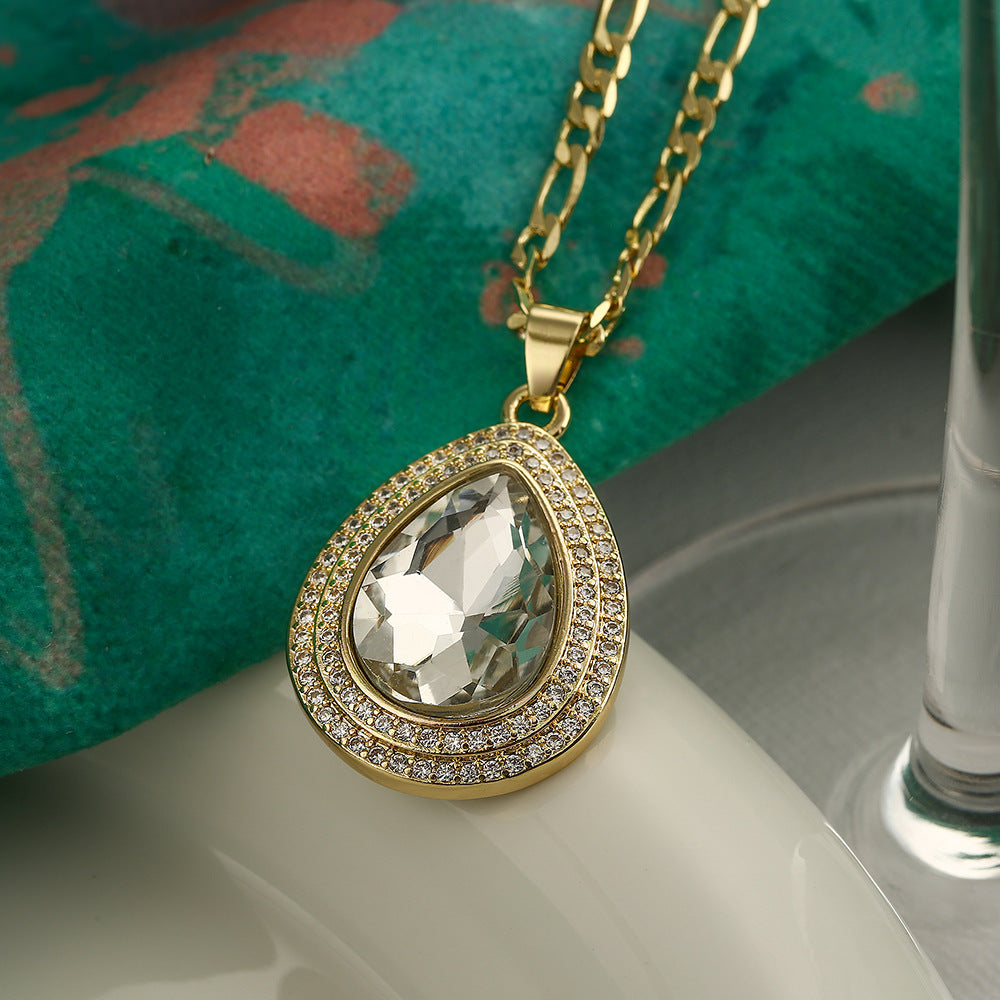Collana pendente a goccia geometrica minimalista da donna in ottone con placcatura in oro vero e intarsio di zirconi