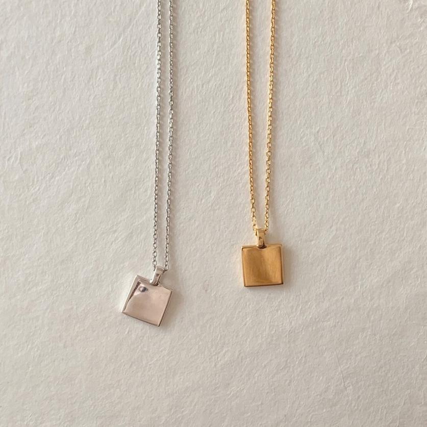 Collana Minimalista con Pendente Quadrato Geometrico in Argento Sterling 925