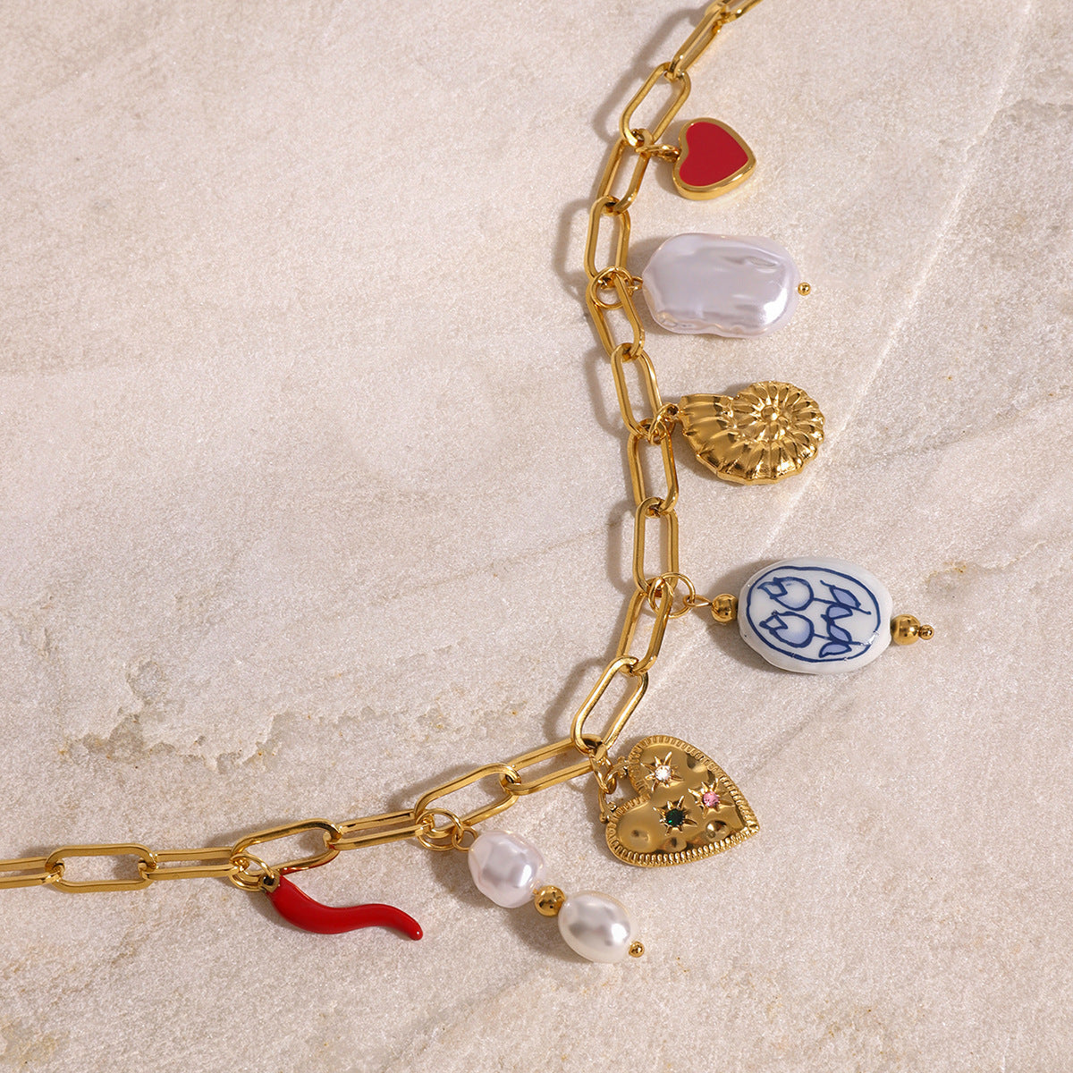 Collana da donna minimalista con ciondolo a cuore in acciaio inossidabile, charm in acciaio al titanio e finitura placcata