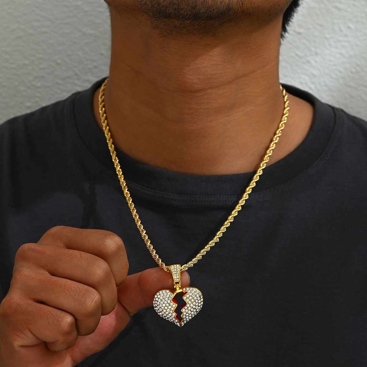 Minimalist Fashionable Hip Hop Cuban Chain Necklace for Men with Geometric and Heart-Shaped Alloy Pendant and Rhinestone Inlay