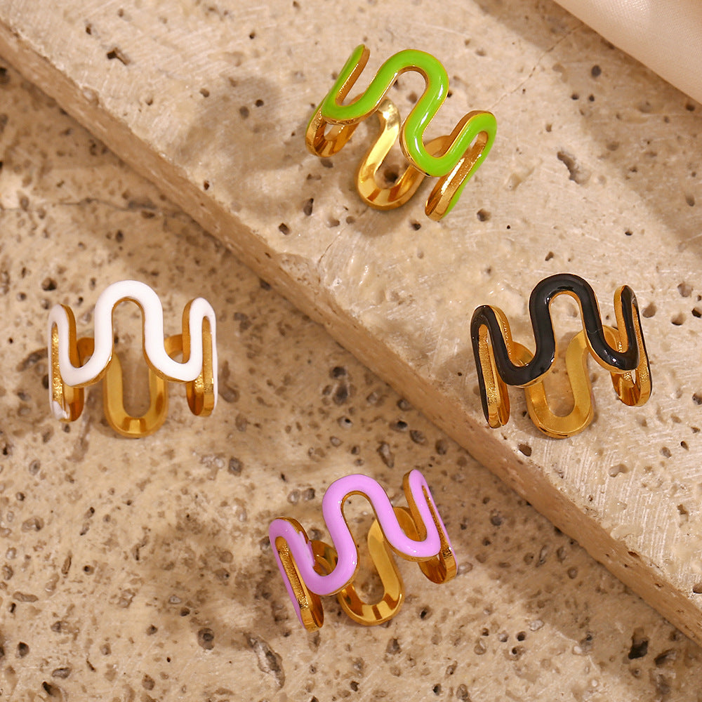 Anello minimalista Y2K a forma d'onda in acciaio inossidabile da donna con placcatura in oro 18 carati e finitura smaltata