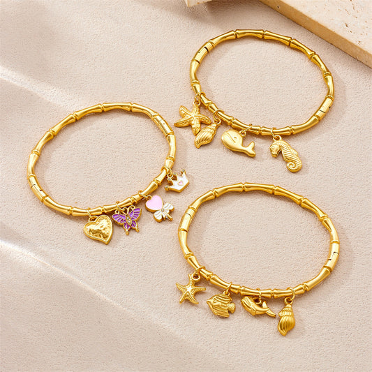Pulsera Minimalista de Acero Inoxidable Bañada en Oro con Temática de Océano Tropical y Motivos de Estrellas de Mar, Conchas Marinas y Mariposas