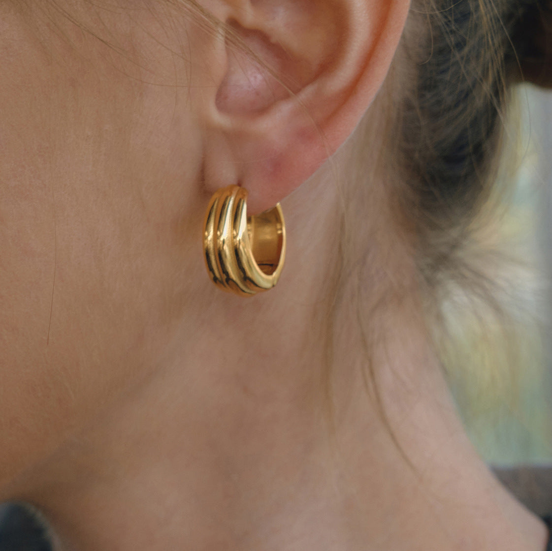 Orecchini a Cerchio da Donna Minimalisti Ed Eleganti Placcati Oro Rotondi Geometrici in Acciaio Inossidabile