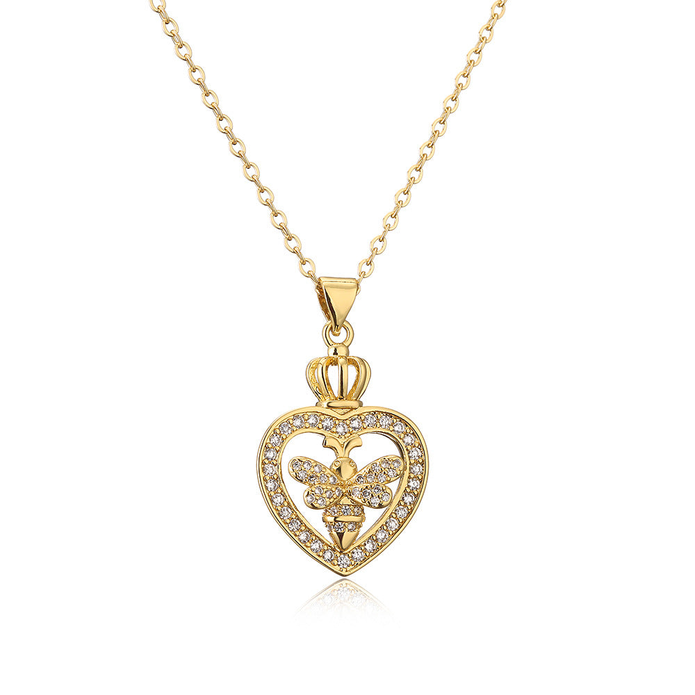 Collana Pendente Minimalista Ape e Cuore da Donna con Base in Rame Placcata in Oro Vero e Intarsio in Zirconi