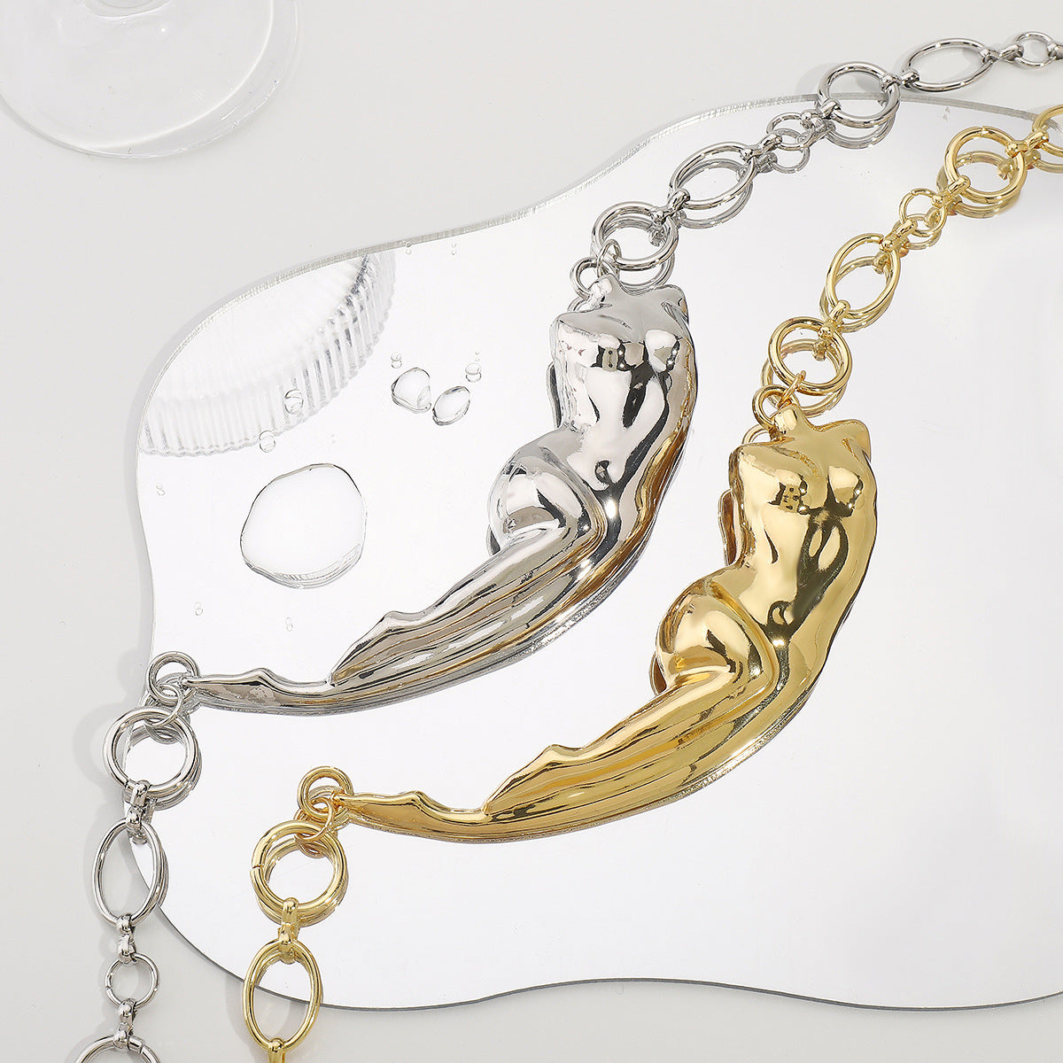 Collar metálico geométrico irregular exagerado para mujer con colgante de aleación chapado y detalle de resina esmaltada