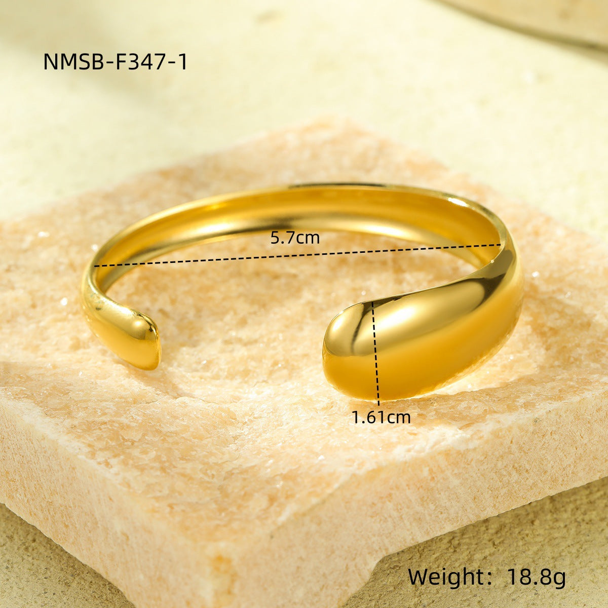 Pulsera de acero titanio de estilo vintage con acabado pulido y patrón circular texturizado para mujer