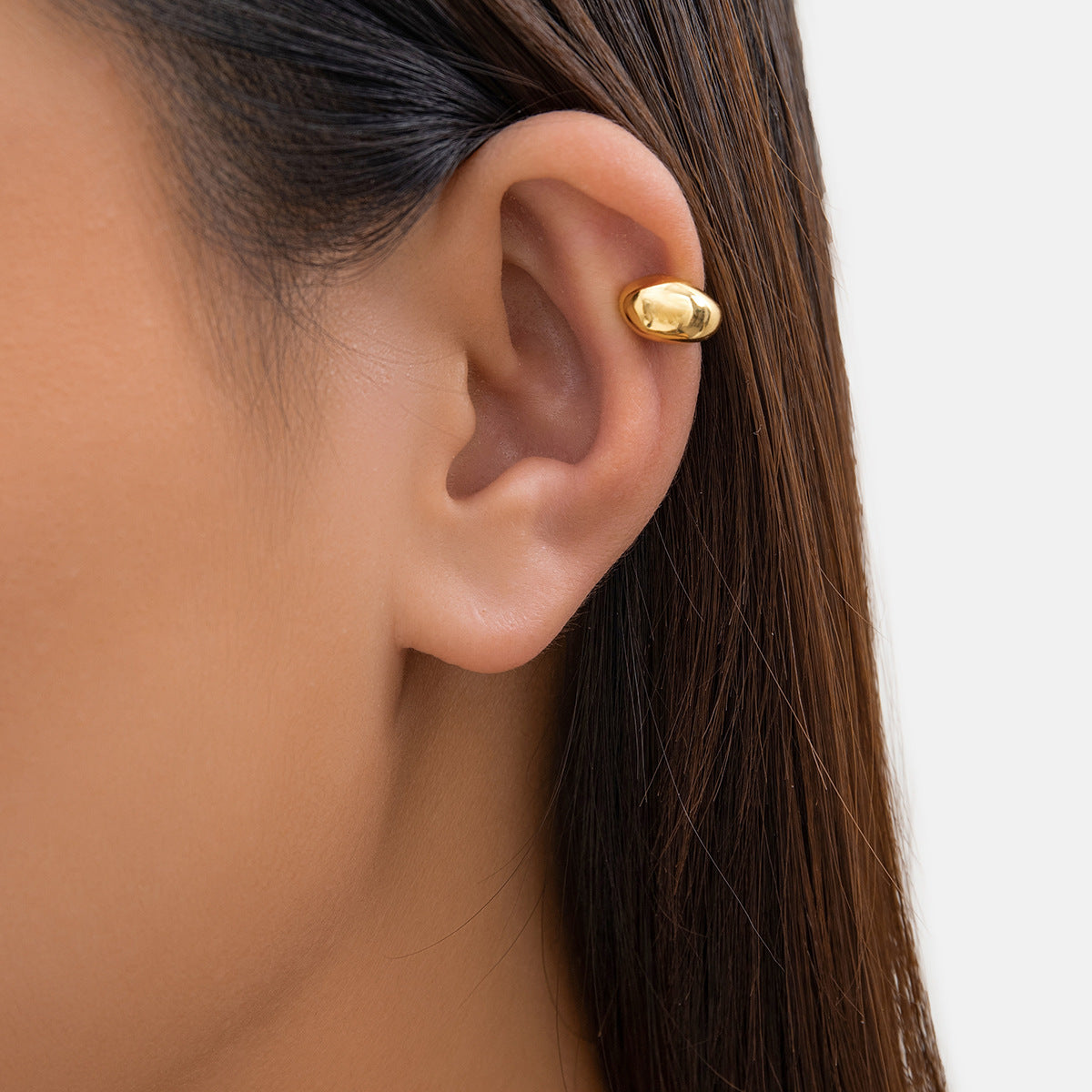 Pendientes geométricos minimalistas en forma de U para mujer con incrustaciones de diamantes de imitación y acabado de metal galvanizado