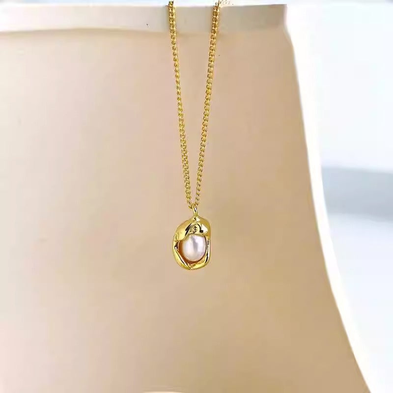 Collana pendente a pisello con perla in acciaio titanio minimalista da donna con forma irregolare e finitura placcata
