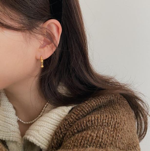 Orecchini a Perno Minimalisti Rotondi con Perle da Donna in Argento Sterling 925 con Finitura Artigianale