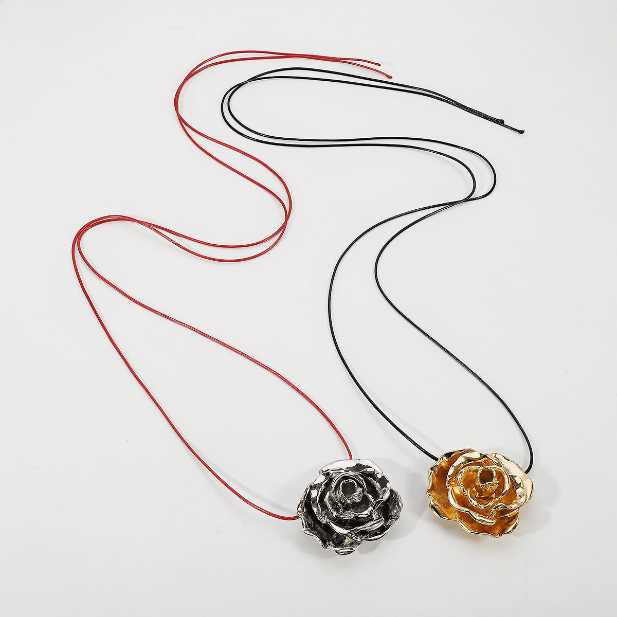 Collar con colgante floral dulce y atrevido para mujer con diseño geométrico de aleación de metal y cadena de cordón encerado