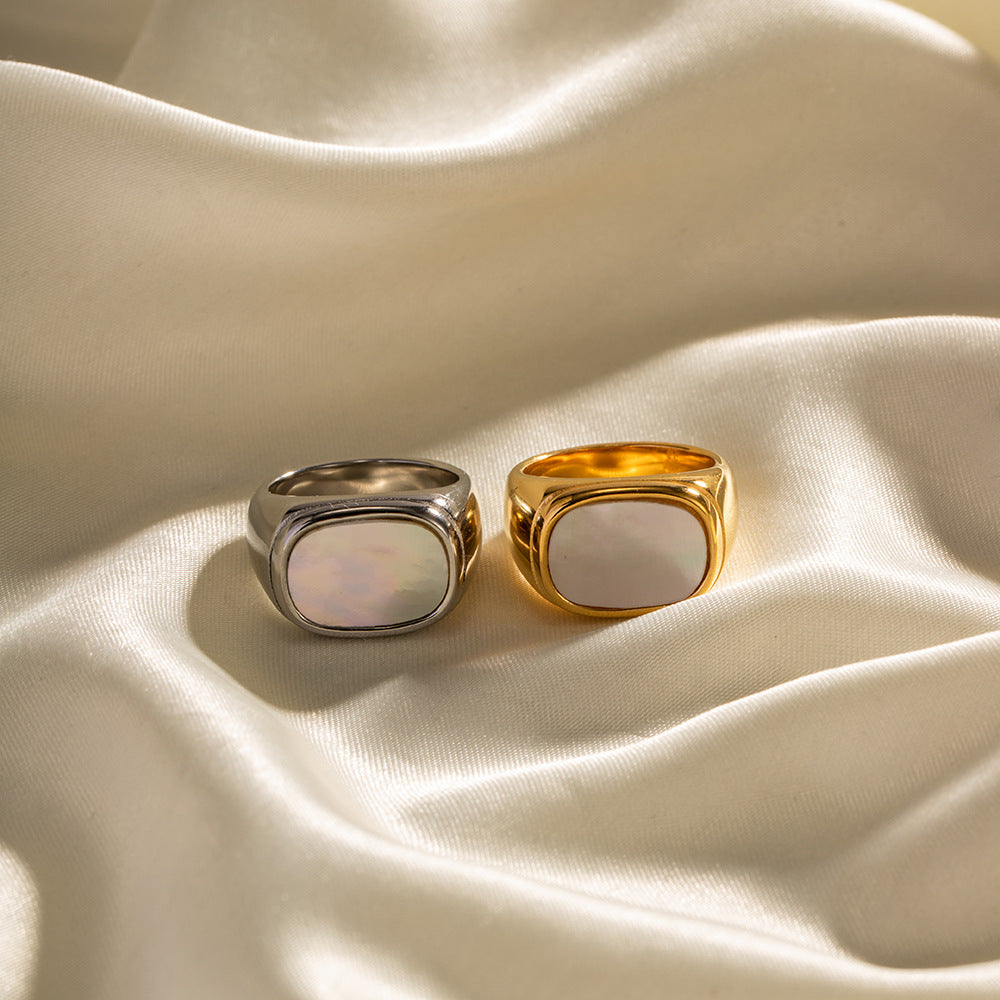 Anello da Matrimonio Rettangolare Minimalista Bianco in Acciaio Inossidabile con Placcatura Sottovuoto in Oro 18K da Donna