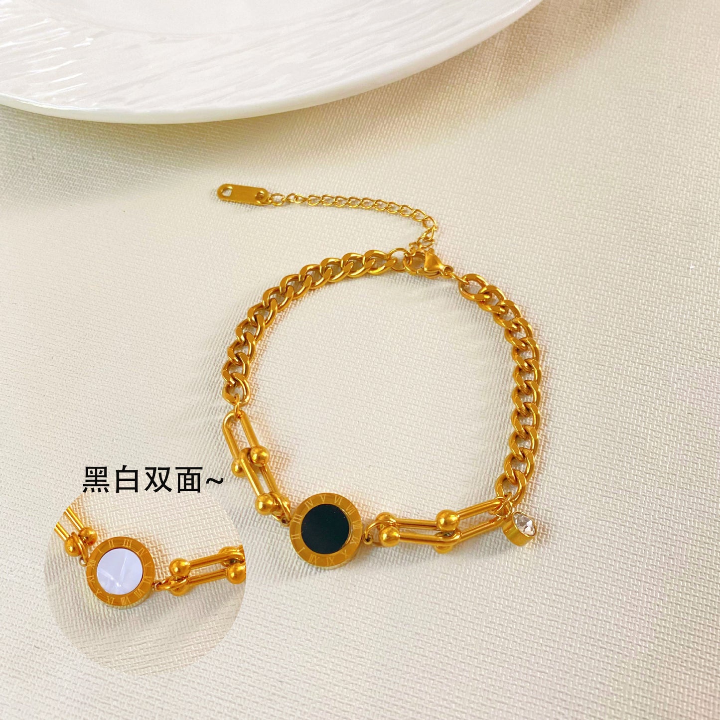 Original Design Gold Plated Titanium Steel Micro-inlaid Shell Black and White Double-sided Roman Number Bracelet