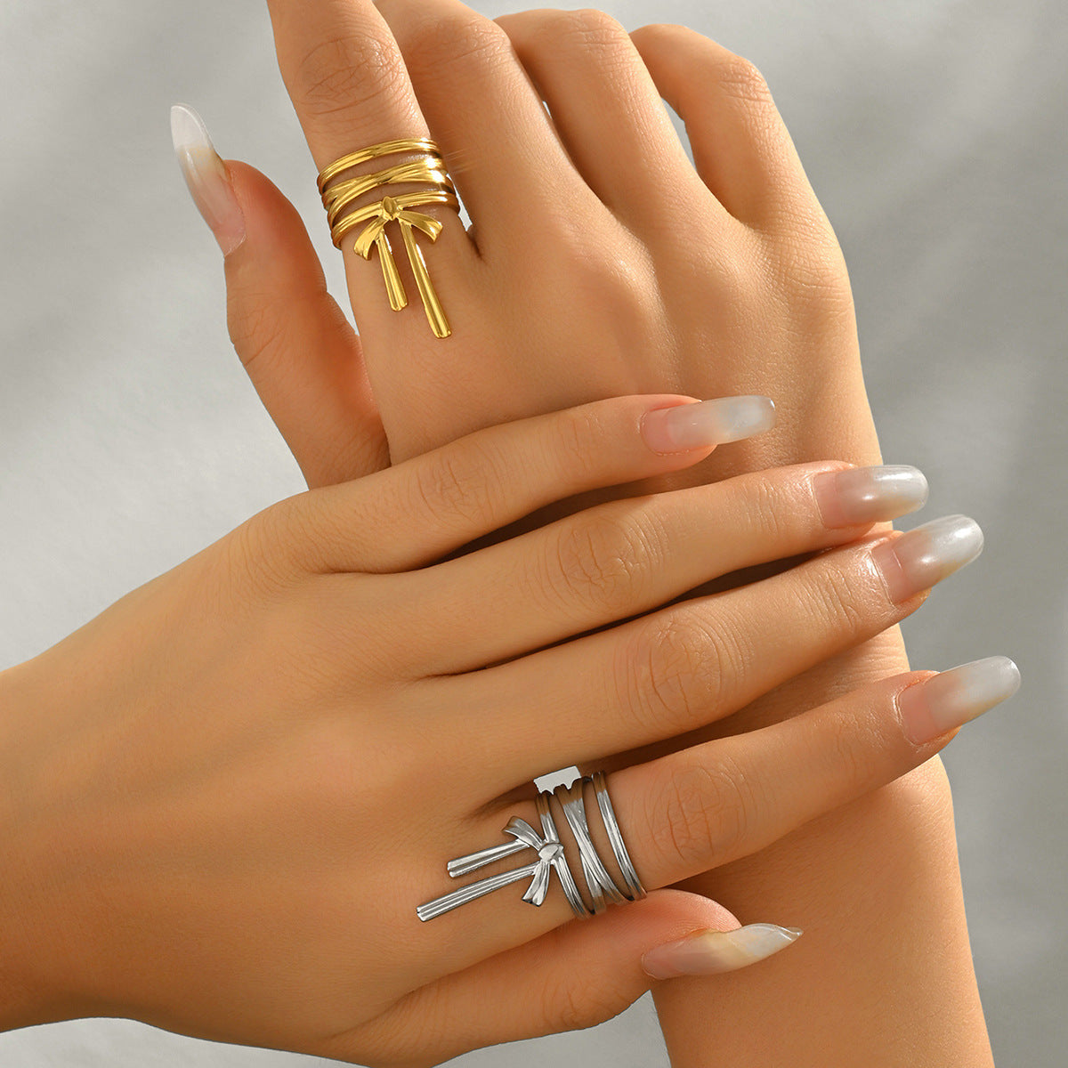 Anillo Abierto Ajustable para Mujer de Lujo con Forma de Lazo, Hecho de Aleación de Zinc con Acabado Chapado