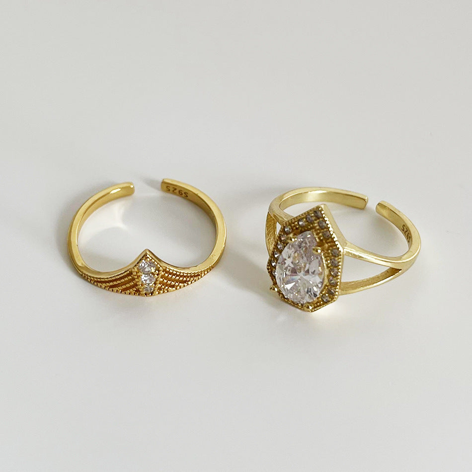 Anello placcato in argento sterling 925 con zirconi cubici, dal design geometrico minimalista e vintage