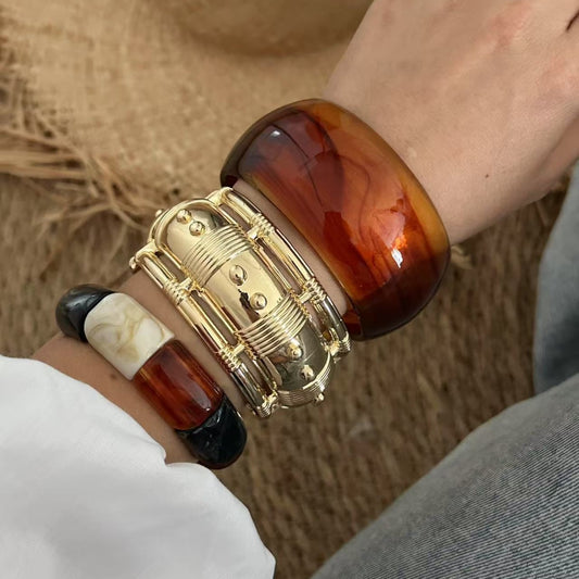 Bracciale a fascia larga in resina geometrica irregolare placcato oro