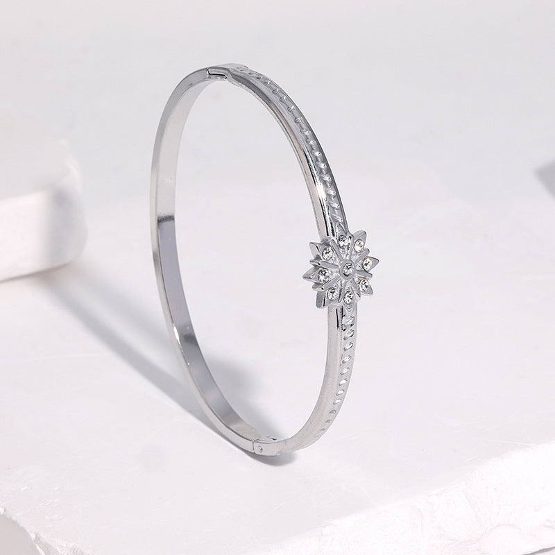 Minimalist Luxury Gold Plated Stainless Steel Star Bracelet