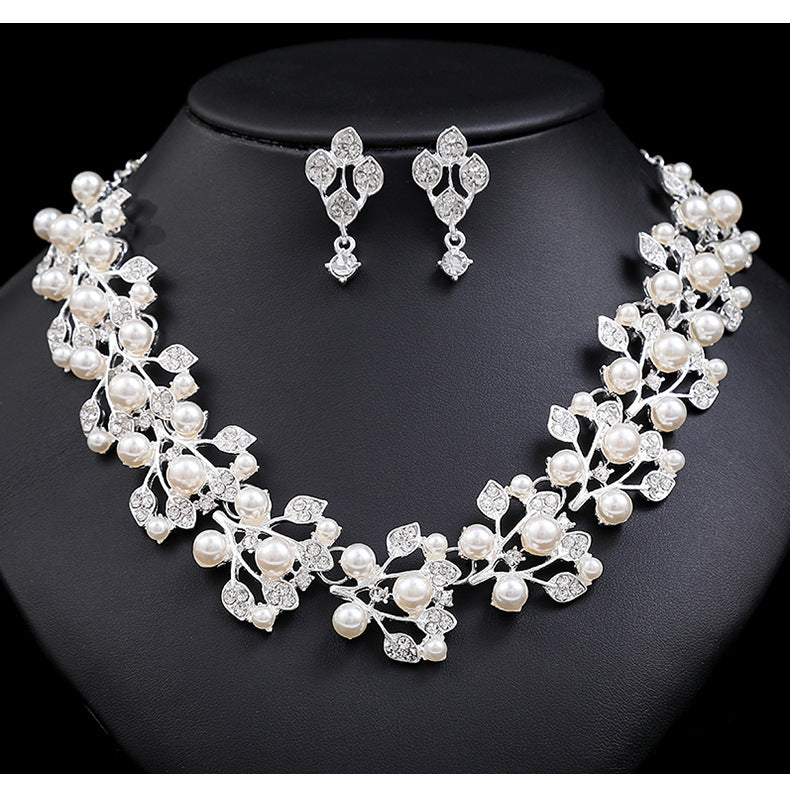 Fashion OL Style Leaf-Shaped Alloy Necklace and Earrings Set for Women with Electroplated Finish