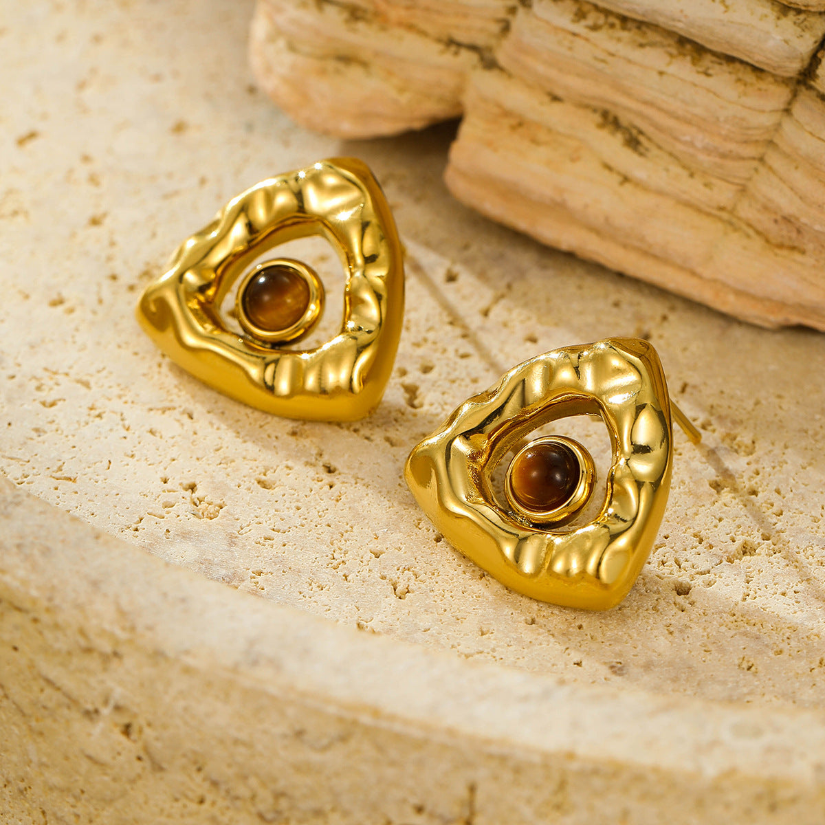 Pendientes de acero inoxidable vintage con diseño de triángulo plegado, chapado en oro de 18 quilates y acentos de piedra natural