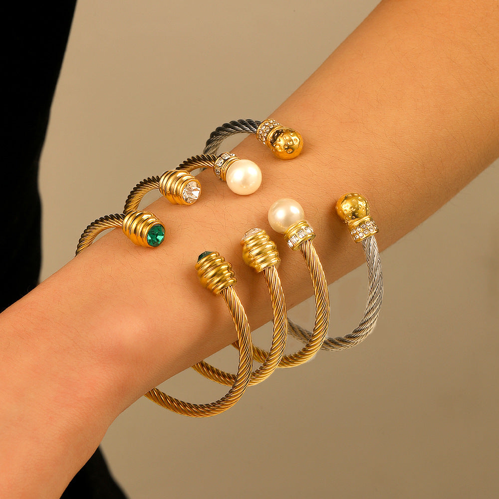 Bracciale da donna in acciaio inossidabile a polsino aperto, con accento di perle geometriche minimaliste e placcatura sottovuoto in titanio 18K