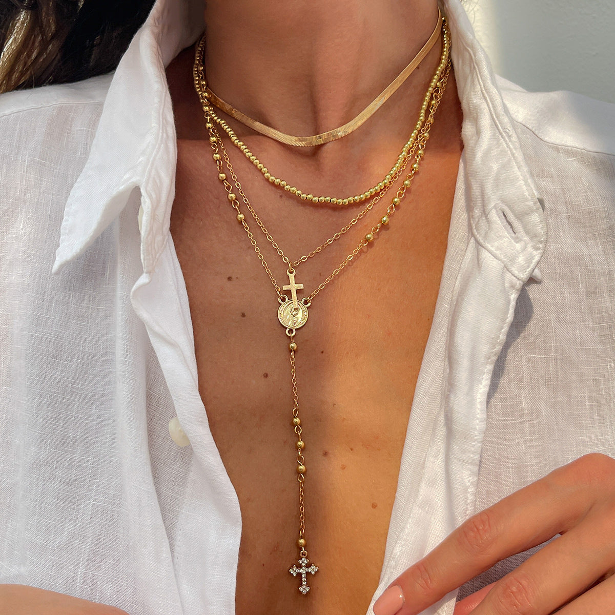 Collar de aleación con colgante de cruz minimalista y borla en cadena de serpiente para mujer