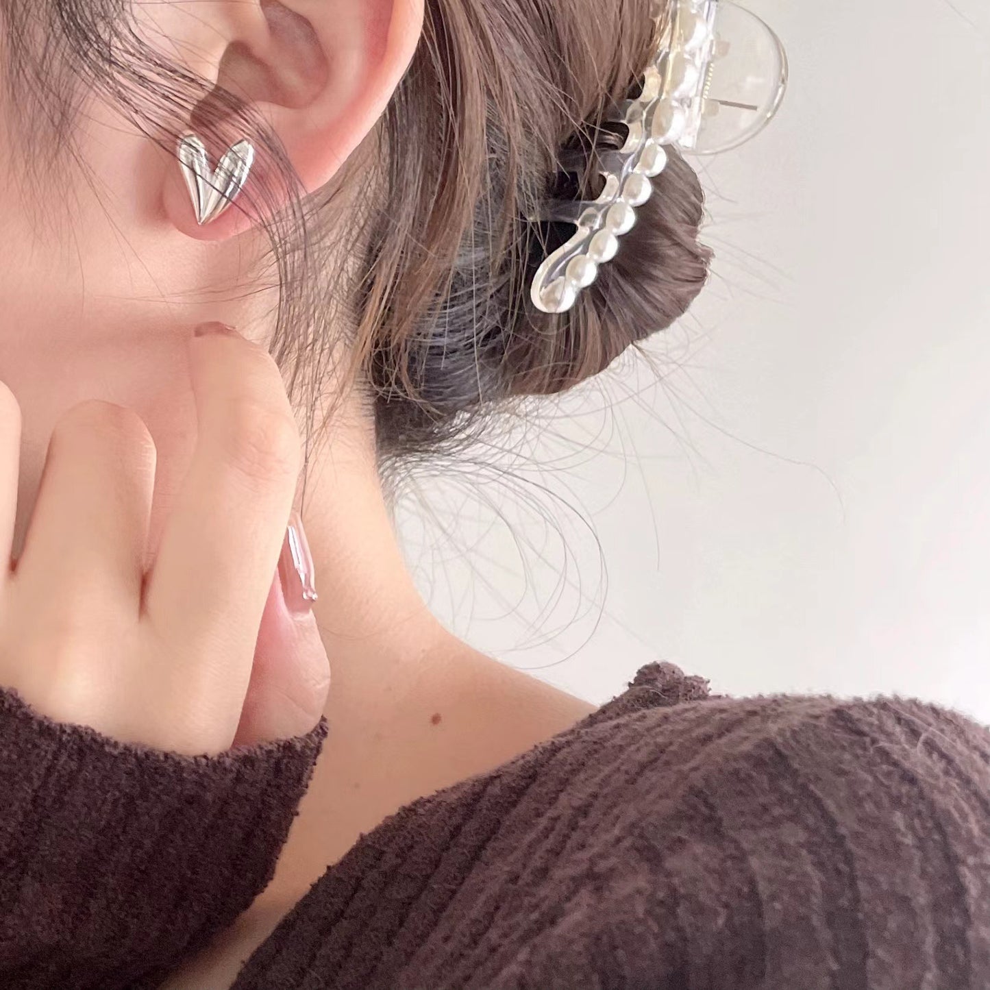 Orecchini a perno a forma di cuore minimalisti in argento sterling 925 con incastonatura micro-pavé