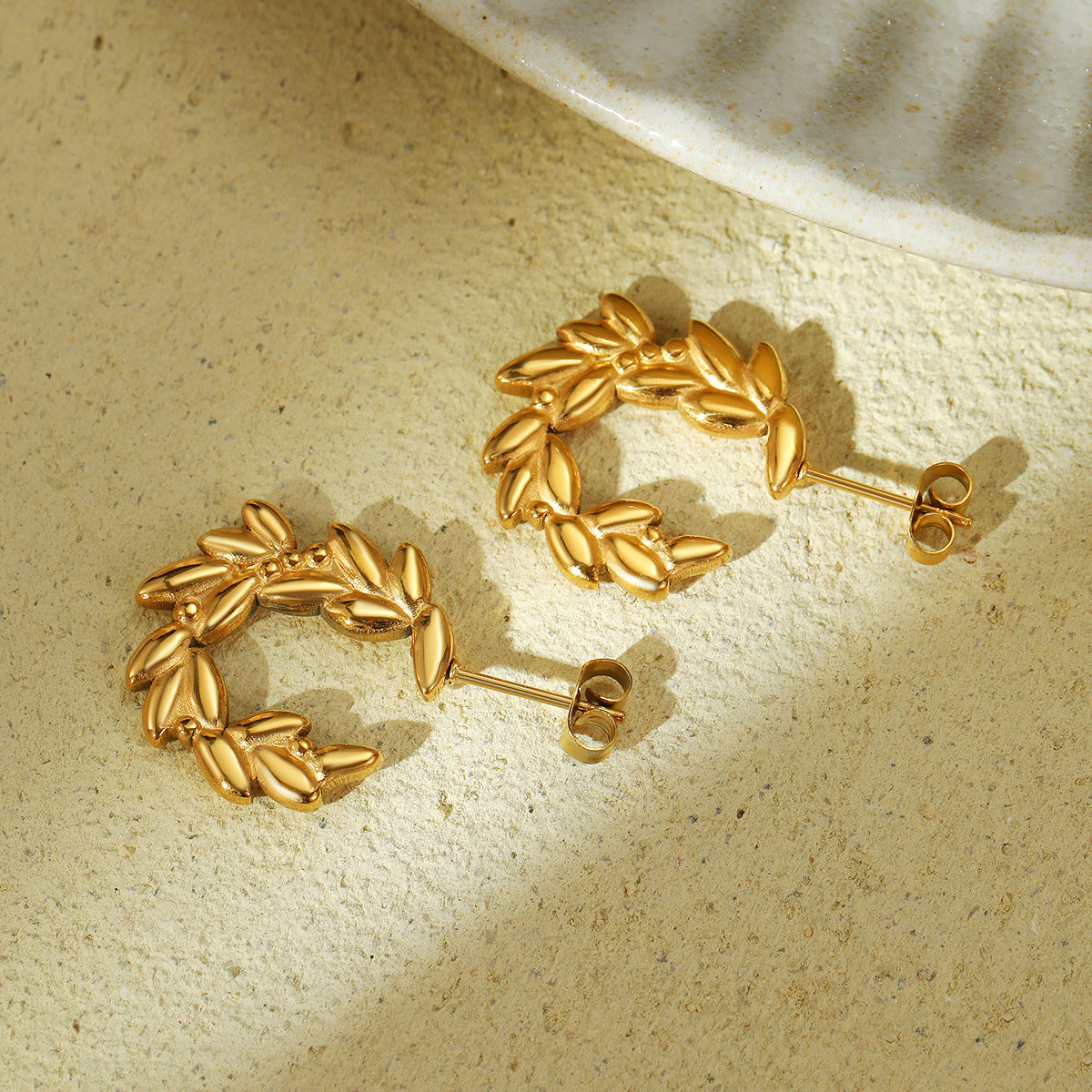 Pendientes Minimalistas de Acero Inoxidable con Forma de Espiga de Trigo Bañados en Oro para Mujer