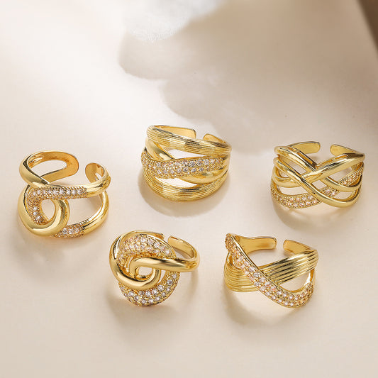 Anillo de cobre con forma de lazo geométrico chapado en oro de 18 quilates e incrustaciones de circonitas para mujer