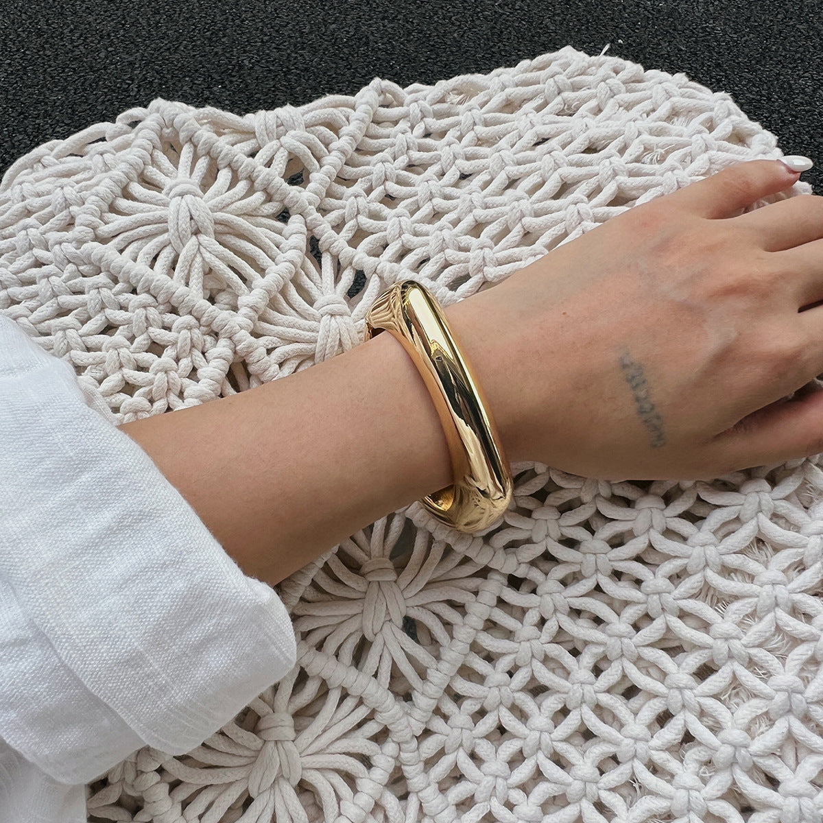 Pulsera Minimalista Geométrica Cuadrada de Aleación Roja para Mujer Brazalete Ancho Liso Joyería de Mano