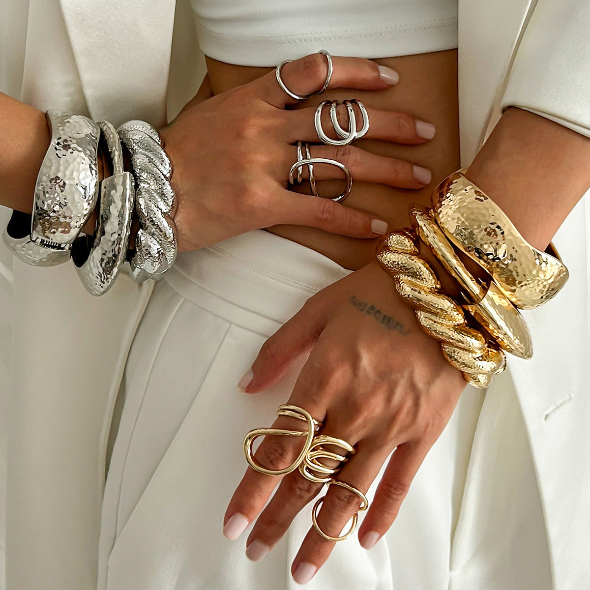 Pulsera de aleación geométrica audaz con acabado pulido y diseño trenzado para mujer