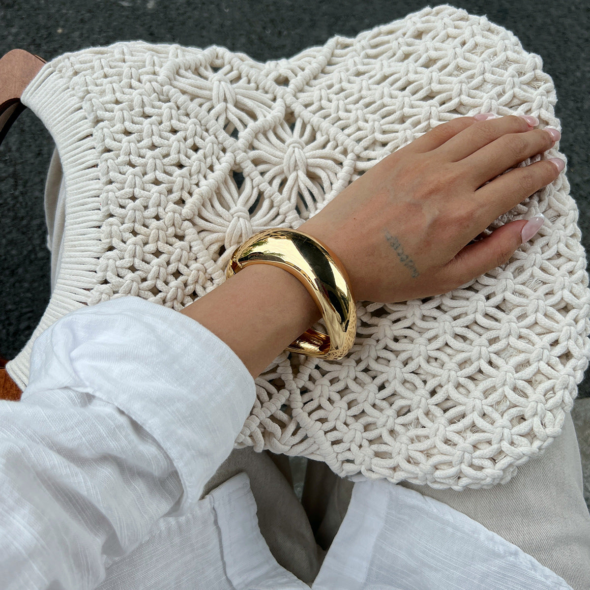 Bracciale da donna in resina oversize semi-trasparente effetto marmo ambrato vintage con forma geometrica