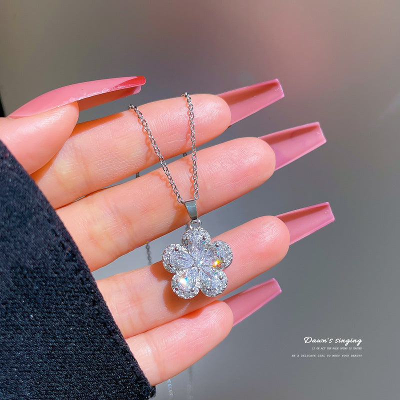 Collana da donna minimalista con intarsio di strass, in acciaio al titanio, con design geometrico