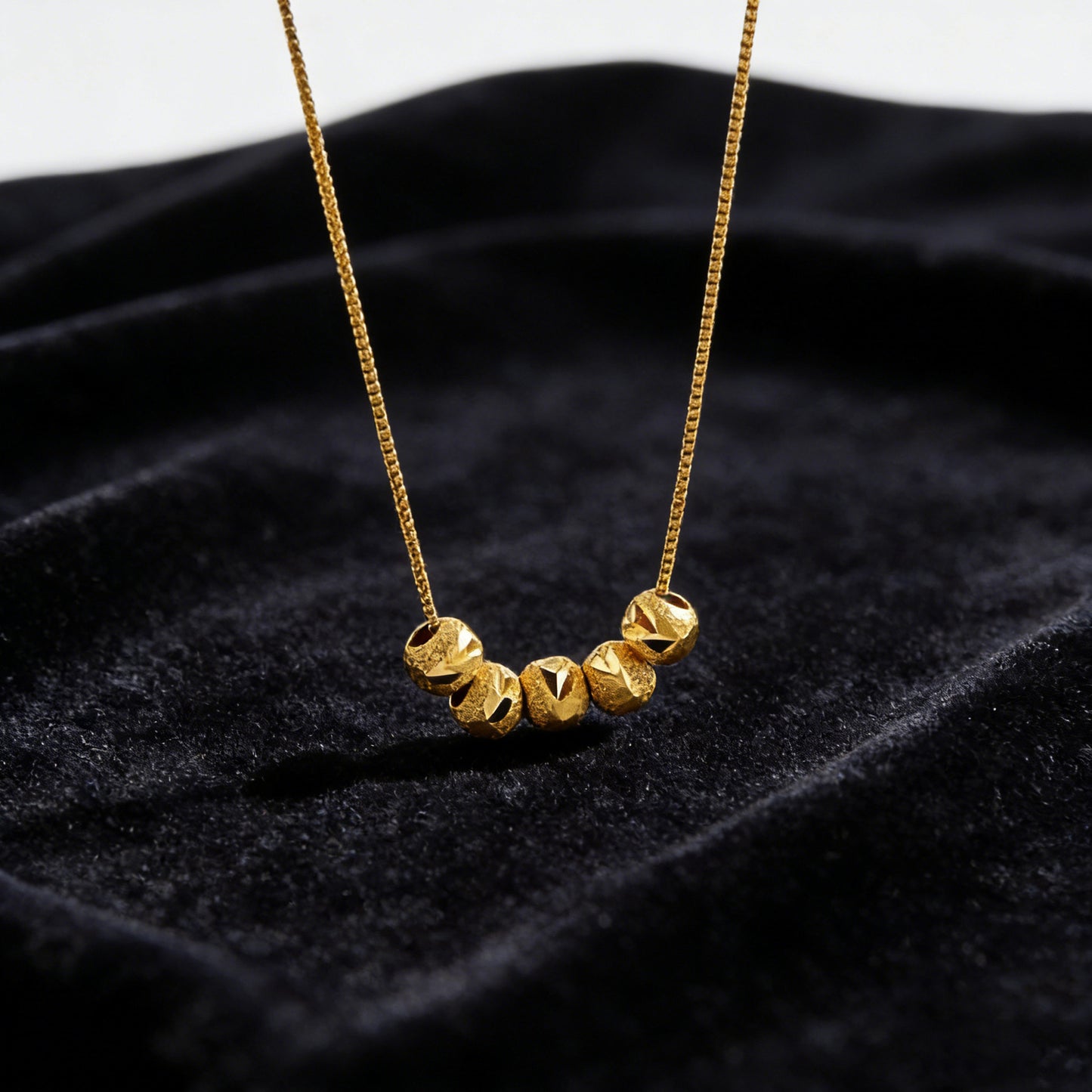 Collana da donna con catena a maglie, in acciaio inossidabile placcato, design geometrico di lusso e perline portafortuna