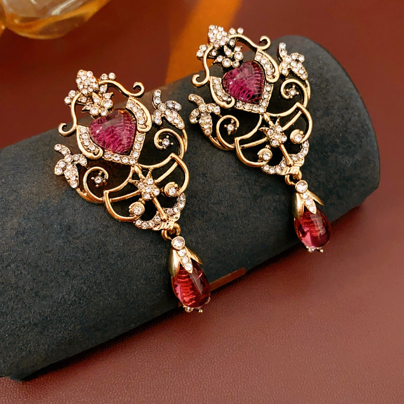Vintage Heart-Shaped Floral Teardrop Hollow-Out Alloy Stud Earrings with Rhinestone Inlay for Women